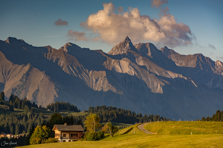 Les Grangettes Naturschutzgebiet mit goldenen Herbstfarben und Alpenpanorama, Waadt Westschweiz – Jan Geerk Fotograf Basel