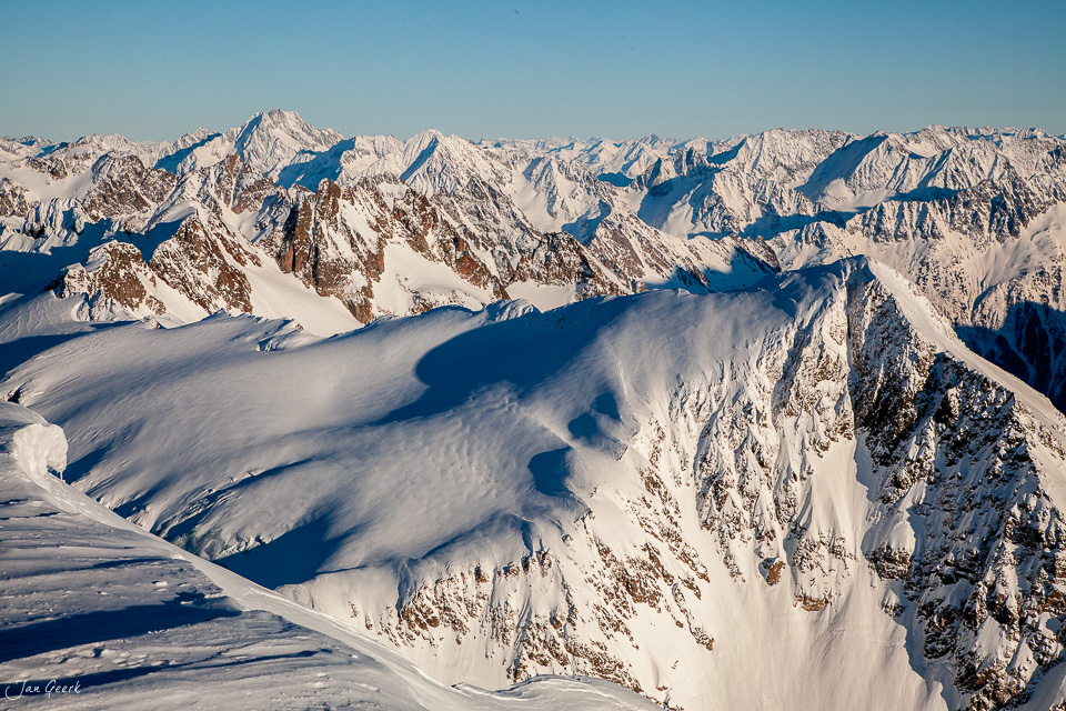 Verschneite Bergkette Engelberg Winterlandschaft Sonnenschein Zentralschweiz Schweiz – Jan Geerk Fotograf Basel
