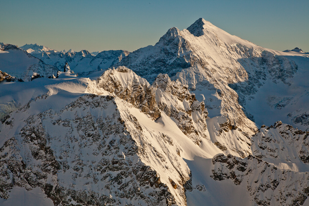 Schneebedeckte Berggipfel Engelberg Alpenpanorama Wintermorgen Zentralschweiz Schweiz Jan Geerk Fotograf Basel