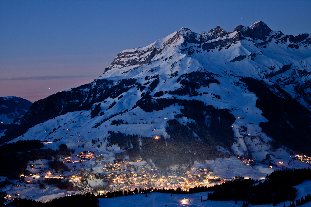 Engelberg Winterlandschaft Blaue Stunde Nacht Zentralschweiz Schweiz Jan Geerk Fotograf Basel