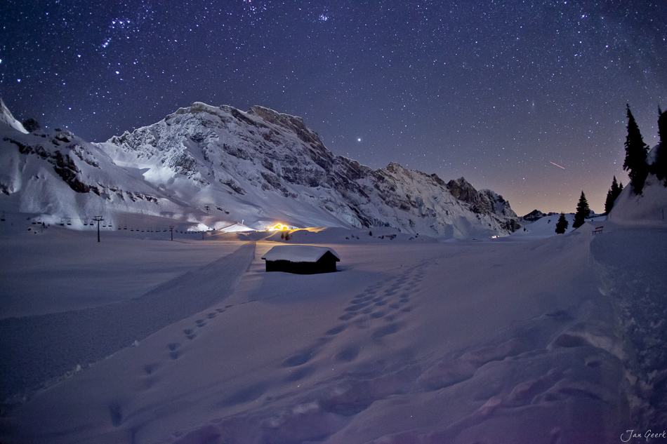 Schneebedeckte Berglandschaft Engelberg Nacht Sternenhimmel Zentralschweiz Schweiz Jan Geerk Fotograf Basel