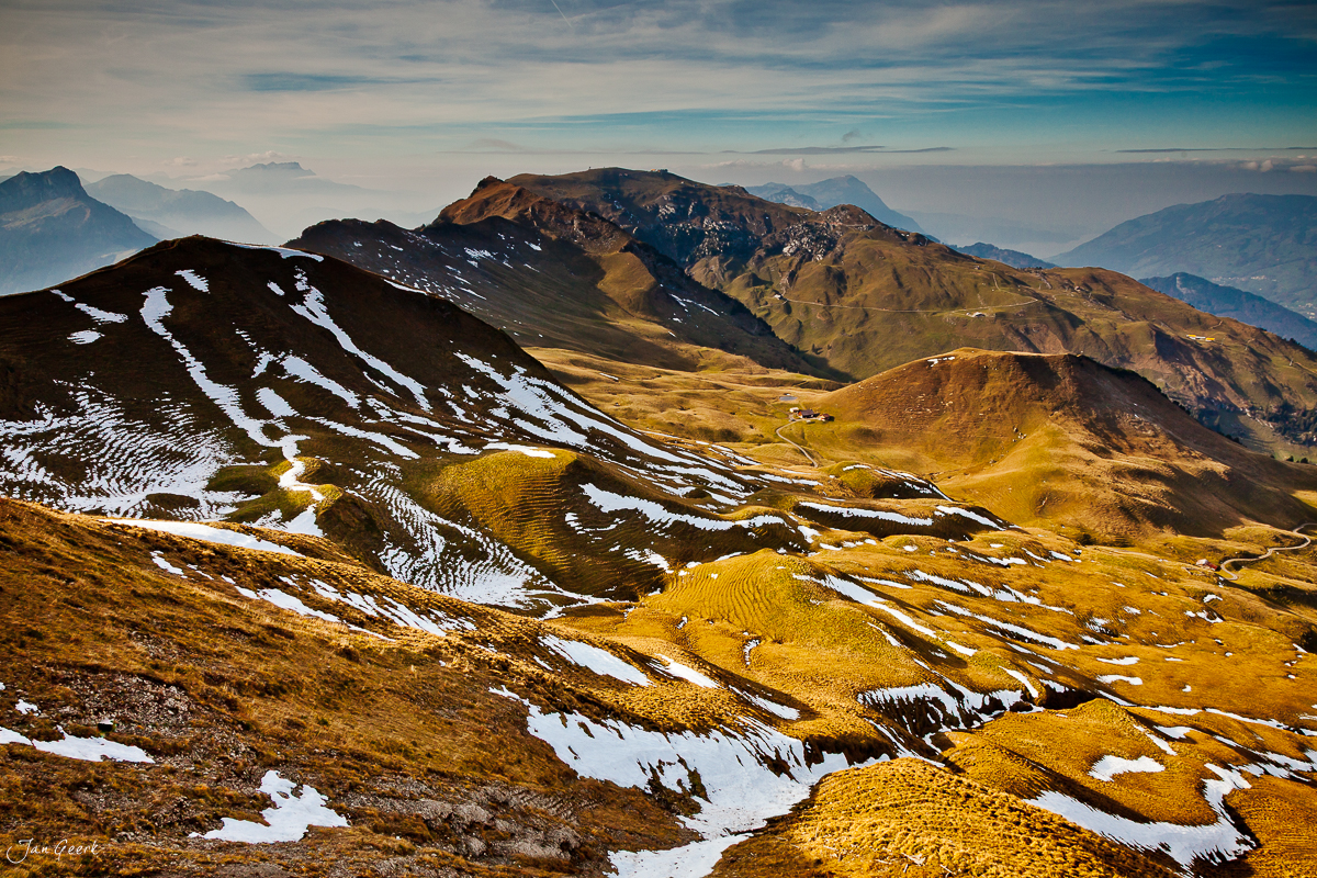 Fronalpstock Herbstlandschaft mit Schneeflecken Zentralschweiz Schweiz Fotograf Jan Geerk
