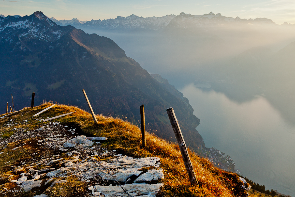 Herbstliche Berglandschaft Fronalpstock mit Grat Zentralschweiz Schweiz – Jan Geerk Fotograf Basel