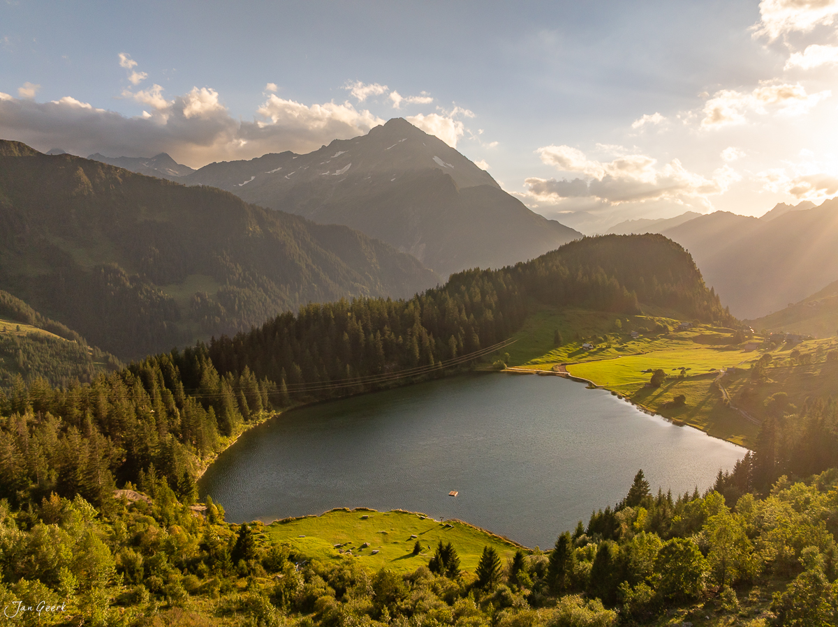 Bergsee Golzernsee mit Bergpanorama, Herbstlicht, Zentralschweiz, Uri – Jan Geerk Fotograf Basel