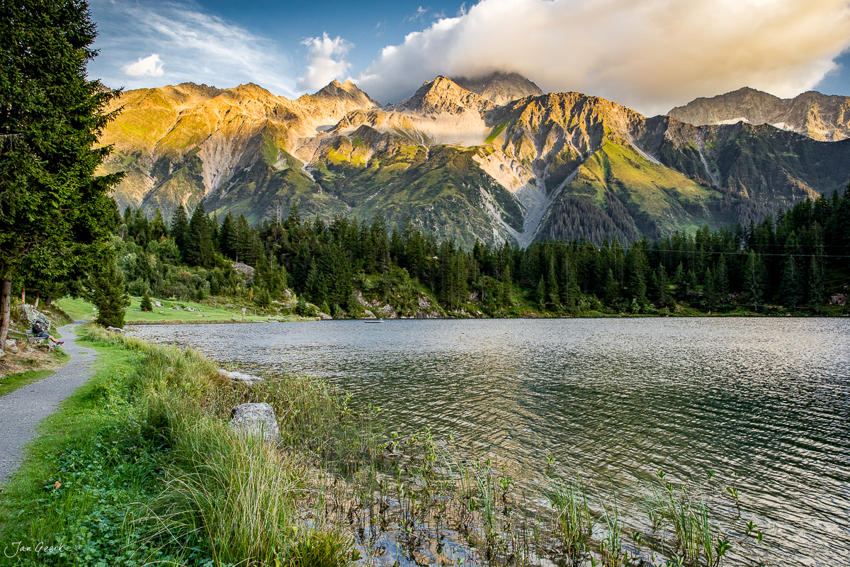 Alpensee Golzernsee mit Berggipfeln im Goldlicht, Maderanertal Uri Schweiz – Jan Geerk Fotograf Basel