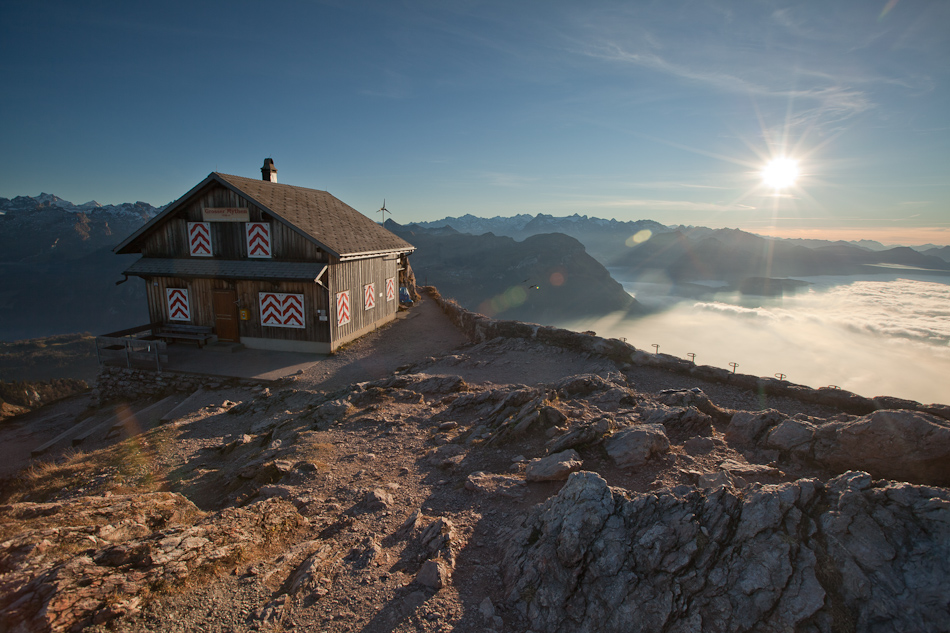 Grosser Mythen Nebelmeer Herbst Sonnenaufgang Zentralschweiz Schweiz – Jan Geerk Fotograf Basel