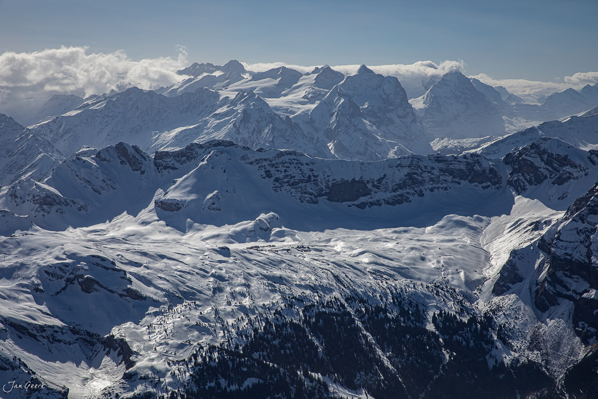 Heliflug über Steingletscher mit schneebedeckten Alpen, Winterlandschaft Zentralschweiz – Jan Geerk Fotograf Basel
