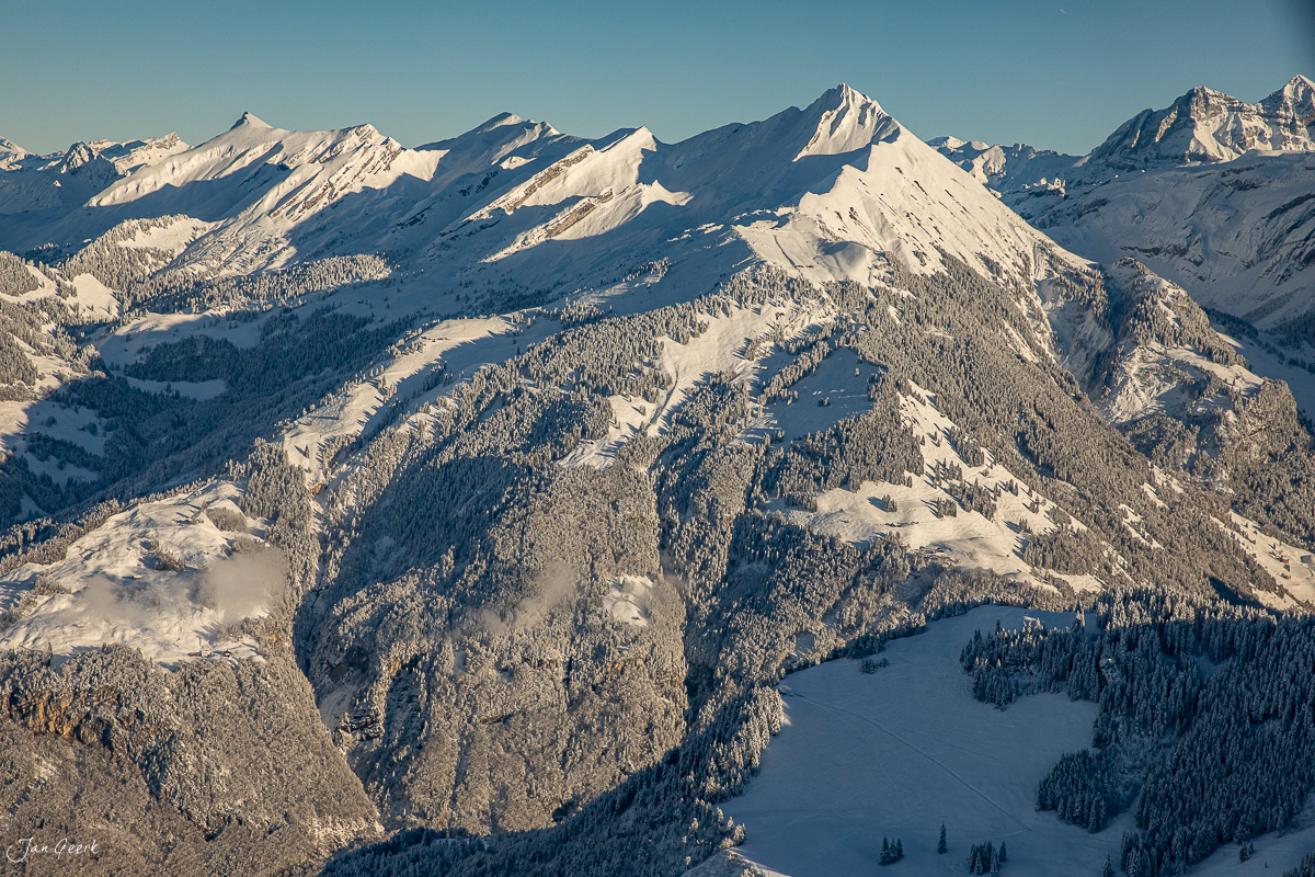 Schneebedeckte Berglandschaft Titlis Luftaufnahme Kantlicht Zentralschweiz Schweiz Jan Geerk Fotograf Basel