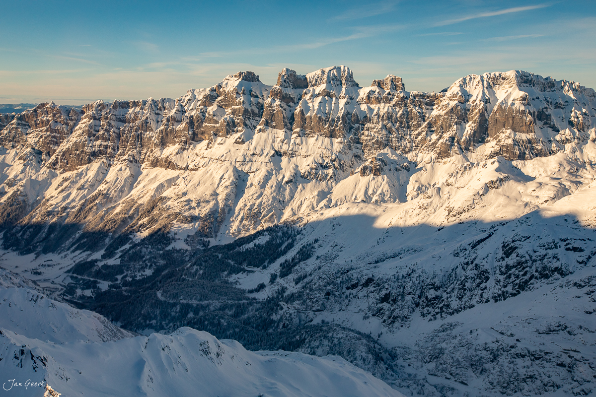 Schneebedeckte Bergkette Engelberg Winterlandschaft Zentralschweiz Schweiz Jan Geerk Fotograf Basel