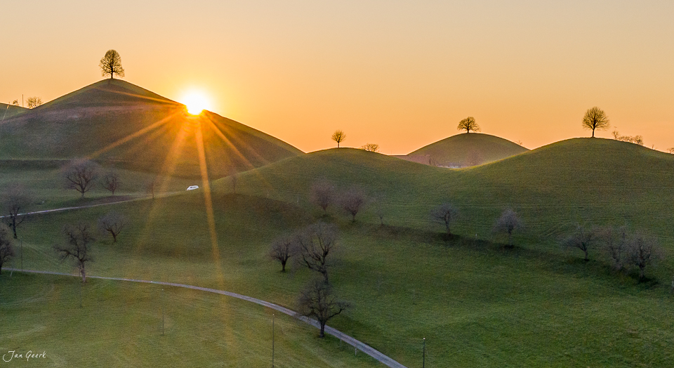 Hügellandschaft Hirzel Sonnenaufgang Frühling Zentralschweiz – Jan Geerk Fotograf Basel