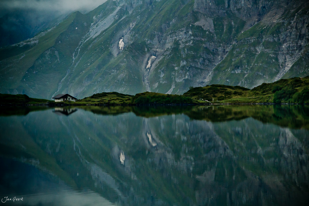 Trübsee Bergsee Spiegelung Morgen Engelberg Zentralschweiz Schweiz – Jan Geerk Fotograf Basel