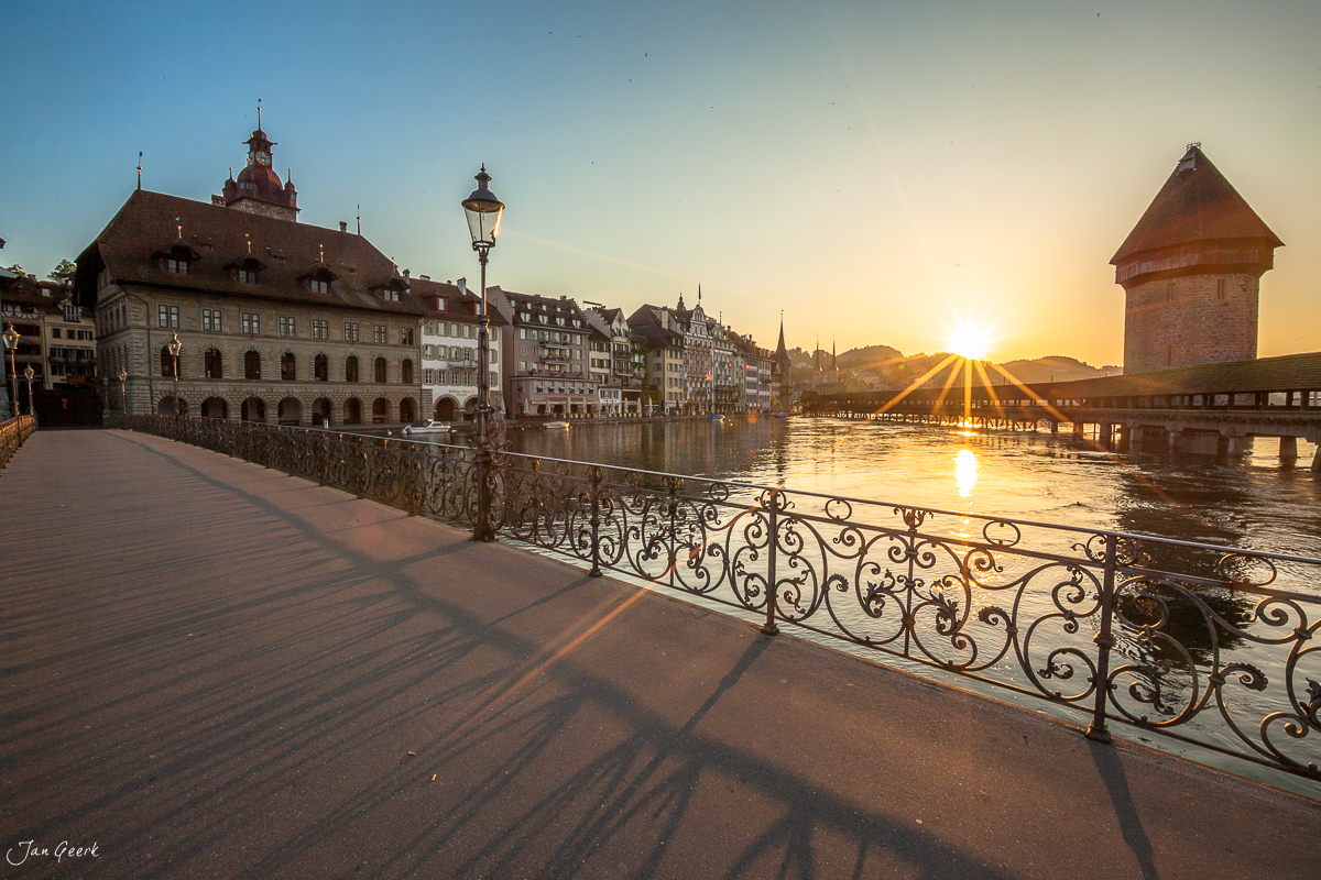 Kapellbrücke Luzern Sonnenaufgang Zentralschweiz Schweiz Jan Geerk Fotograf Basel