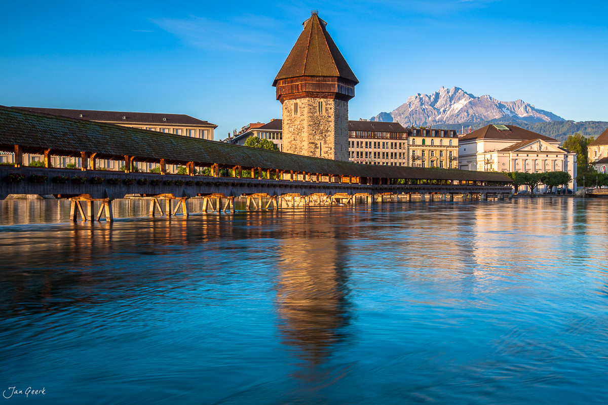Kapellbrücke Luzern Sonnenaufgang Frühling Zentralschweiz Schweiz Jan Geerk Fotograf Basel
