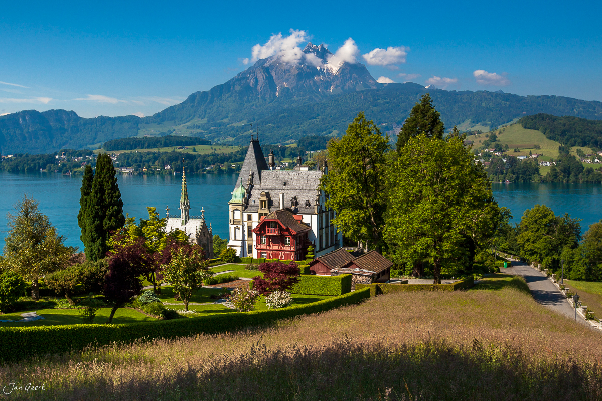 Schloss Neuschwanstein ähnliche Kapelle See Luzern Zentralschweiz Schweiz Jan Geerk Fotograf Basel