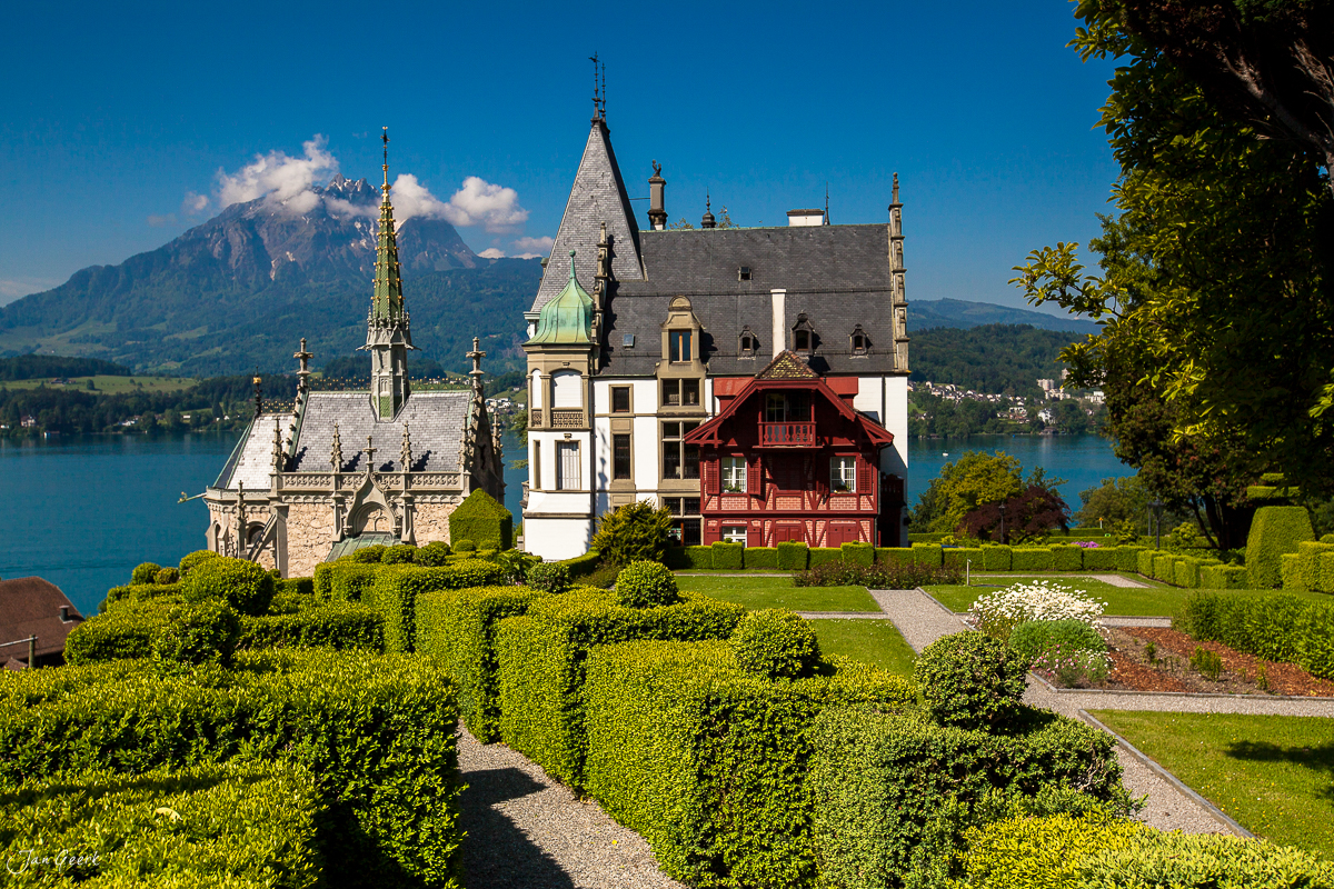 Schloss Gutsch mit Vierwaldstättersee Luzern Frühling Zentralschweiz Schweiz Jan Geerk Fotograf