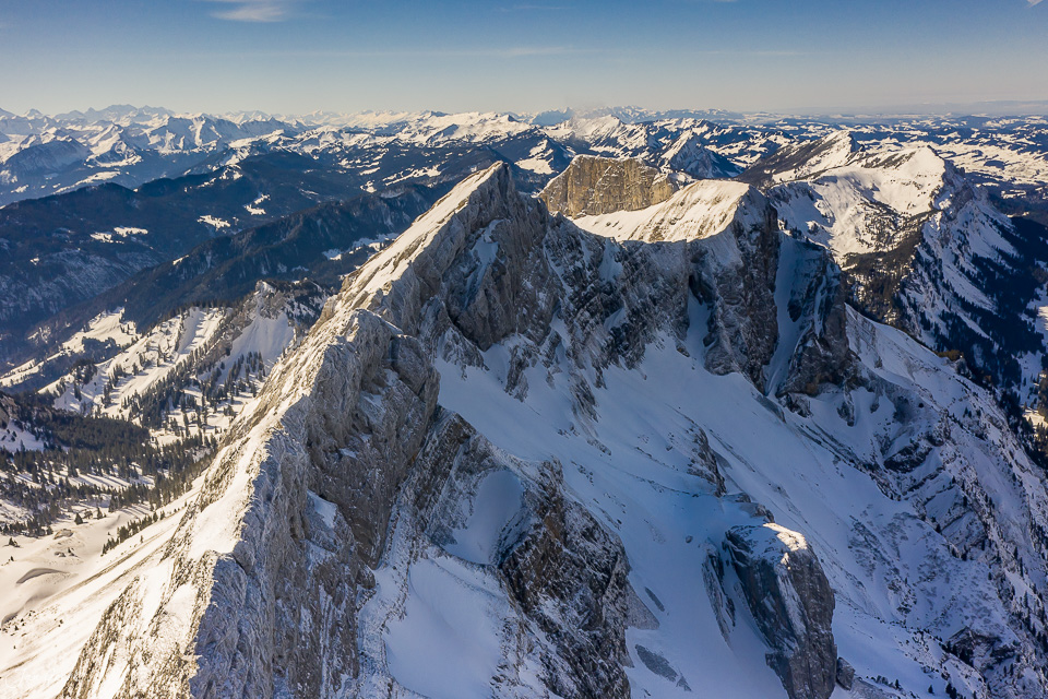 Schneebedeckte Bergkette Pilatus Winter Luftaufnahme Luzern Schweiz Jan Geerk Fotograf Basel
