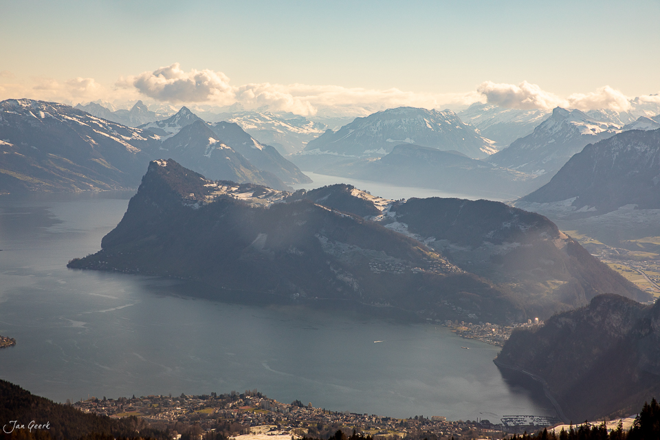 Vierwaldstättersee mit Pilatus und Rigi im Winterlicht, Luzern, Zentralschweiz Schweiz – Jan Geerk Fotograf Basel