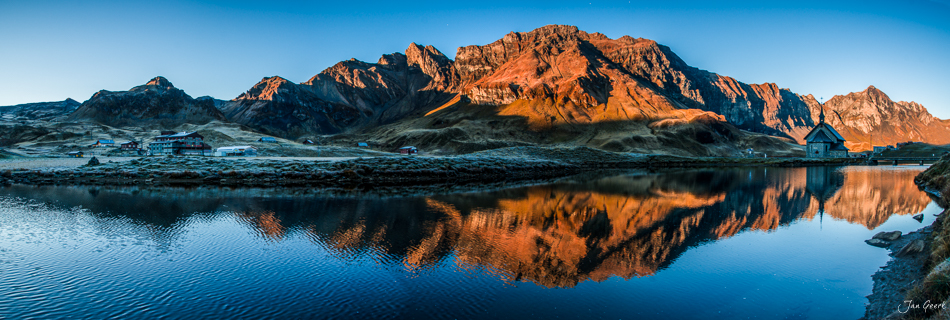 Melchsee Bergsee mit Bergspiegelung in Herbststimmung Zentralschweiz Schweiz Jan Geerk Fotograf Basel
