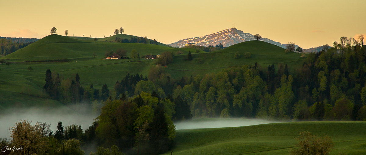 Nebelmeer über Sihlwald Menzingen mit Rigi Frühling Zentralschweiz Schweiz – Jan Geerk Fotograf Basel