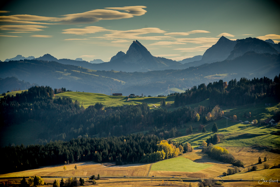 Herbstliche Berglandschaft Raten mit Voralpen und Nebelmeer in der Zentralschweiz – Jan Geerk Fotograf Basel