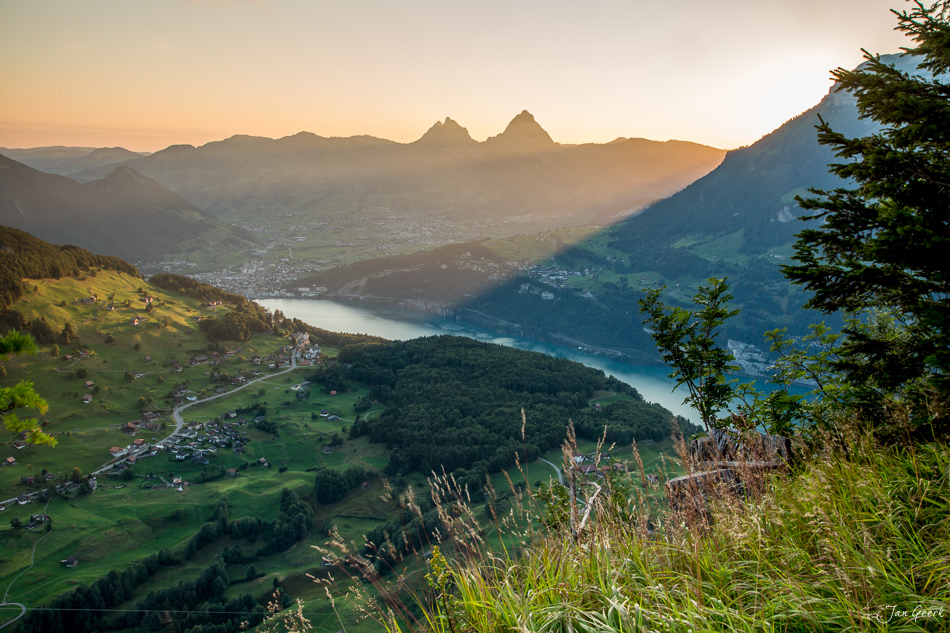Vierwaldstättersee mit Mythen Bergpanorama bei Sonnenaufgang, Seelisberg Zentralschweiz Schweiz – Jan Geerk Fotograf Basel
