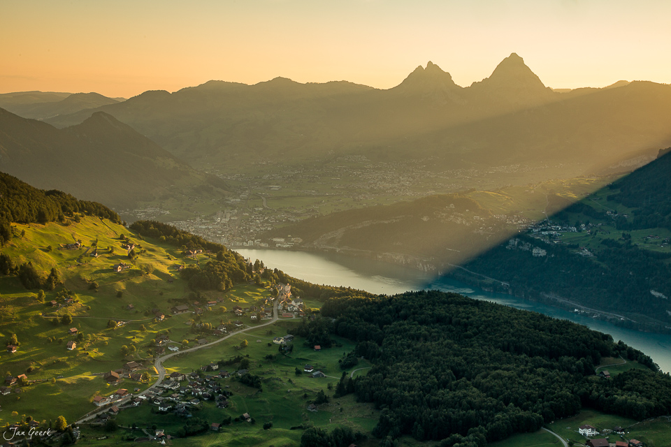 Luftaufnahme Seelisberg mit Vierwaldstättersee Mythen Sommermorgen Zentralschweiz Schweiz Jan Geerk Fotograf Basel