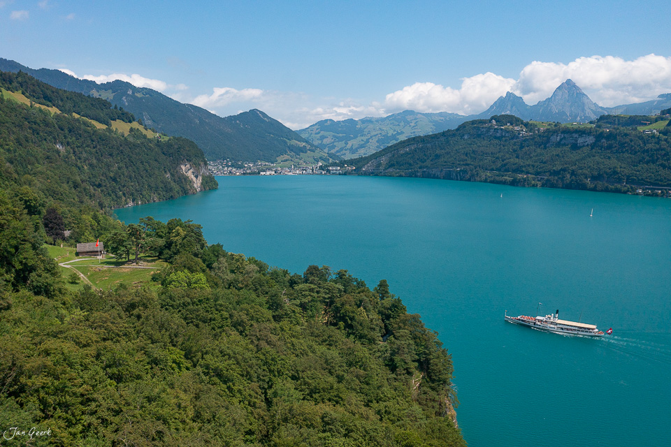 Luftaufnahme Vierwaldstättersee mit Treib-Schiff Seelisberg Sommer Zentralschweiz Schweiz Jan Geerk Fotograf Basel