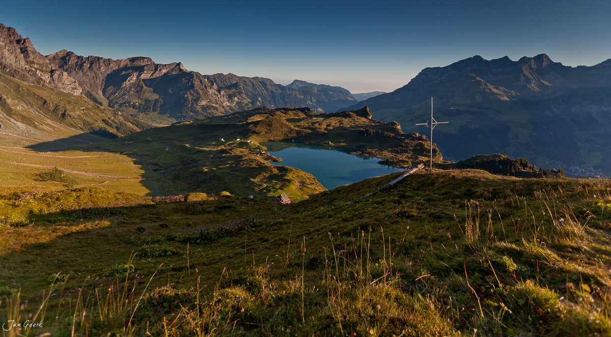 Trübsee Gipfelkreuz Titlis Sonnenaufgang Engelberg Zentralschweiz Schweiz – Jan Geerk Fotograf Basel