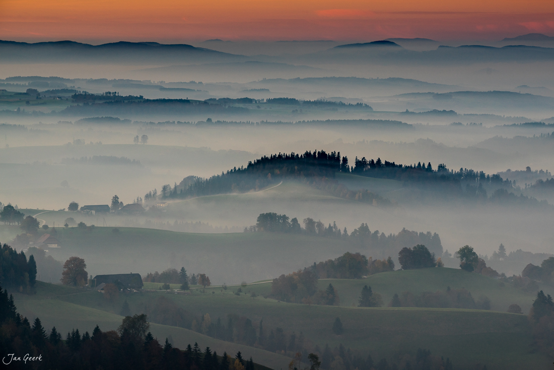 Nebelmeer über Napf Drumlins Herbst Zentralschweiz Schweiz Jan Geerk Fotograf Basel