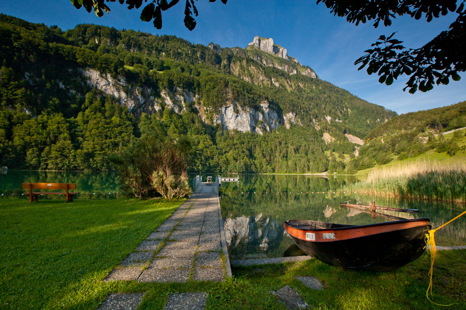 Seelisberger Seeli Fischerboot Sommermorgen Zentralschweiz Schweiz – Jan Geerk Fotograf Basel