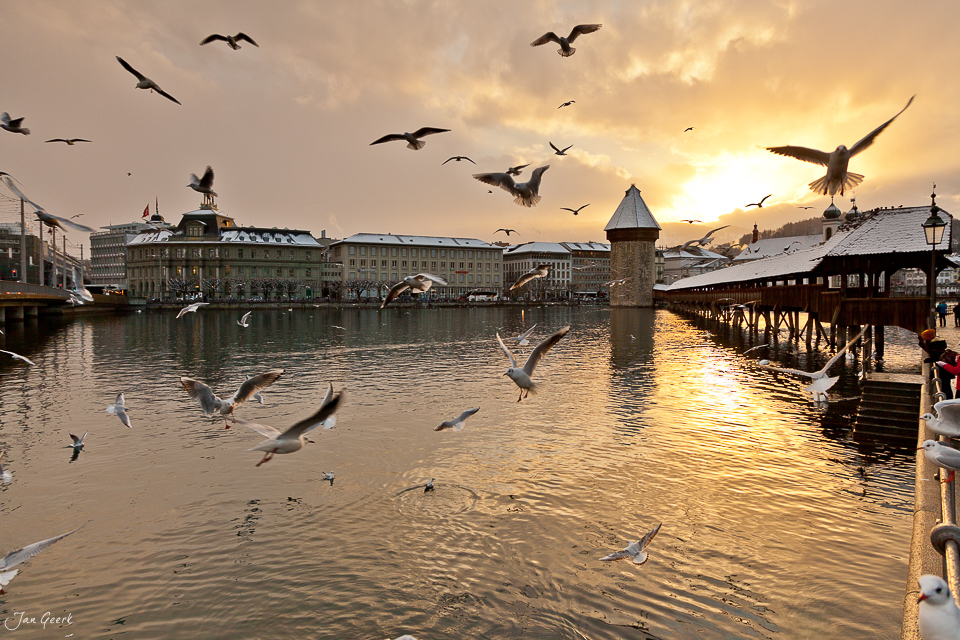 Luzern Reuss Kapellbrücke Sonnenaufgang Winter Zentralschweiz Schweiz – Jan Geerk Fotograf Basel
