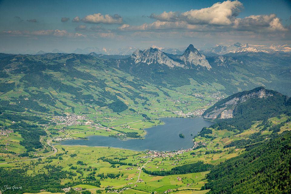 Vierwaldstättersee mit Mythen Bergen Frühling Zentralschweiz Schweiz – Jan Geerk Fotograf Basel