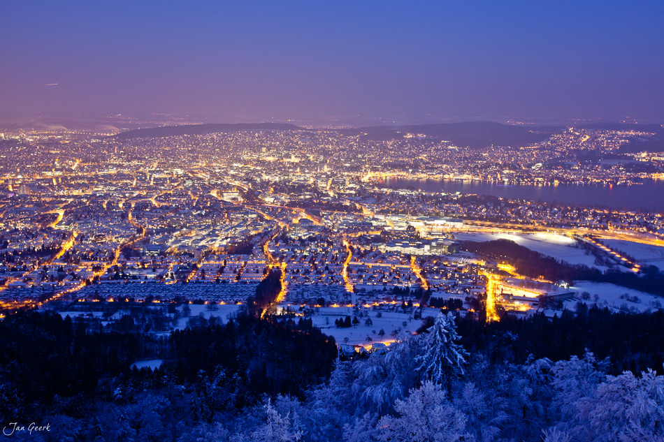 Zürich Stadtpanorama Nacht Schnee Blaue Stunde Schweiz Jan Geerk Fotograf Basel