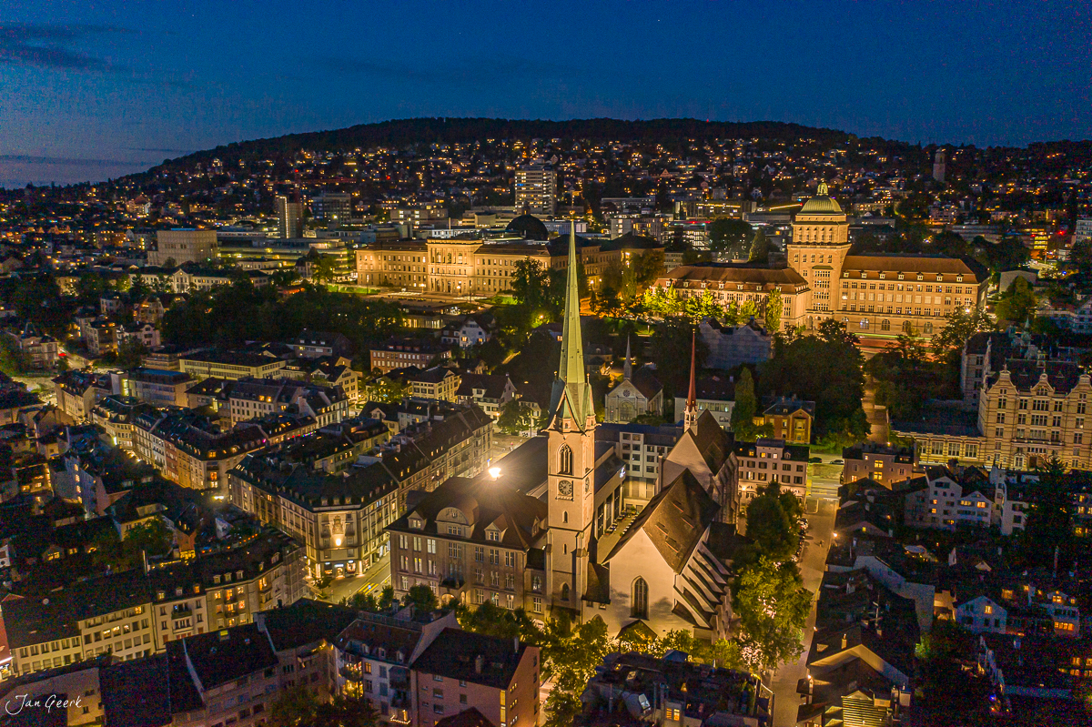 Altstadt Zürich Kirche Zürich Altstadt Nacht Luftaufnahme Schweiz Jan Geerk Fotograf Basel