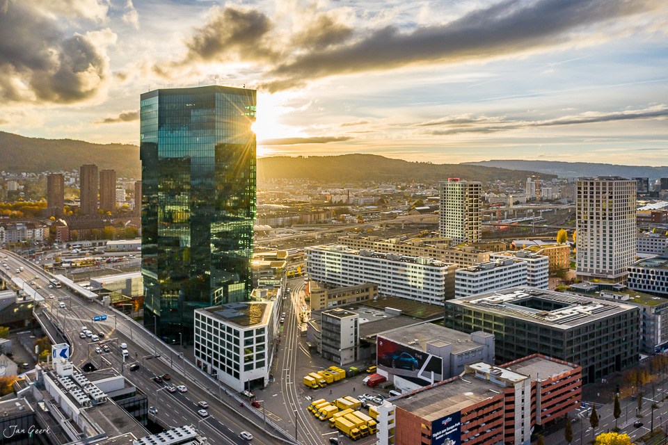 Prime Tower Luftaufnahme Zürich Hochhäuser Herbstlicht Urban Schweiz Jan Geerk Fotograf Basel