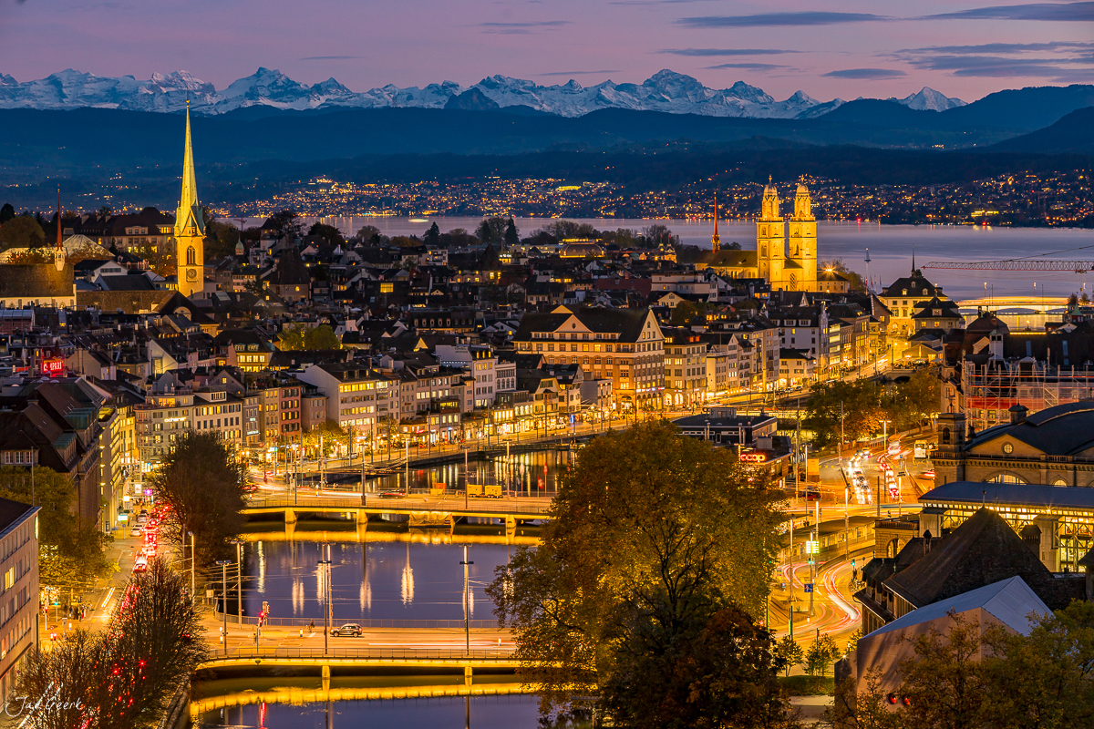 Zürich Altstadt Limmat Sonnenuntergang Herbst Alpensicht Schweiz Jan Geerk Fotograf Basel