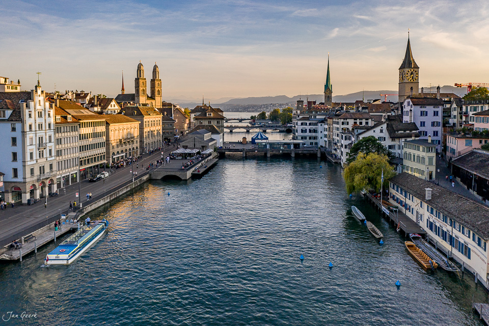 Zürich Limmatfluss Altstadt Drohnenaufnahme Abendlicht Sommer Schweiz Jan Geerk Fotograf Basel