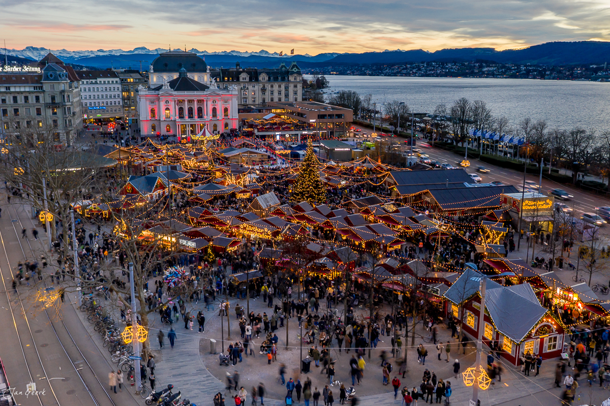 Weihnachtsmarkt Sächsilüteplatz Zürich Abendbeleuchtung Winter Schweiz Jan Geerk Fotograf Basel