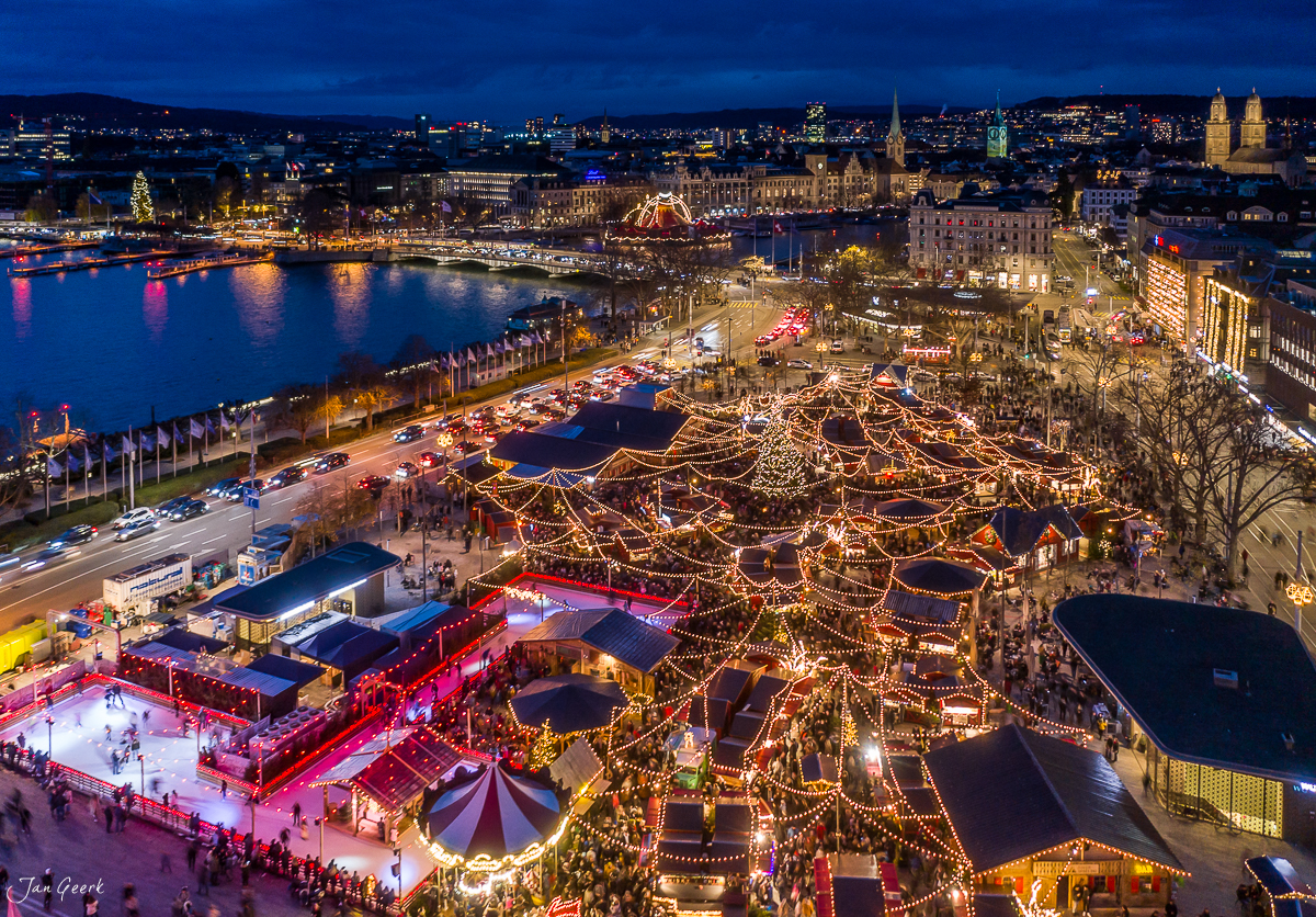 Weihnachtsmarkt Sächsilüteplatz Zürich winterliche Abendbeleuchtung Schweiz Jan Geerk Fotograf Basel