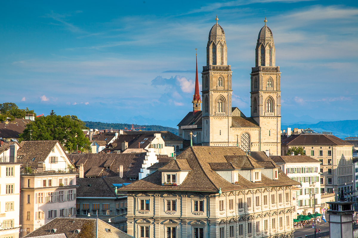 Grossmünster Zürich Altstadt Sommermorgen Zürich Schweiz Jan Geerk Fotograf Basel