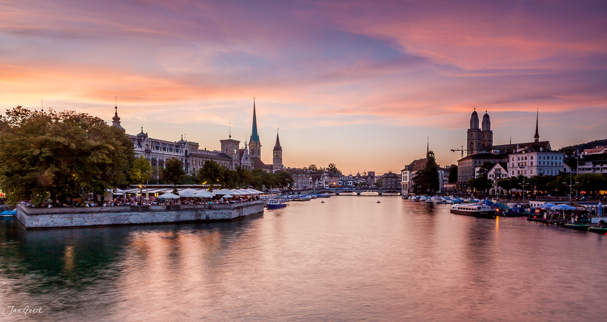 Zürich Altstadt Limmat Sonnenaufgang Sommer Schweiz Jan Geerk Fotograf Basel
