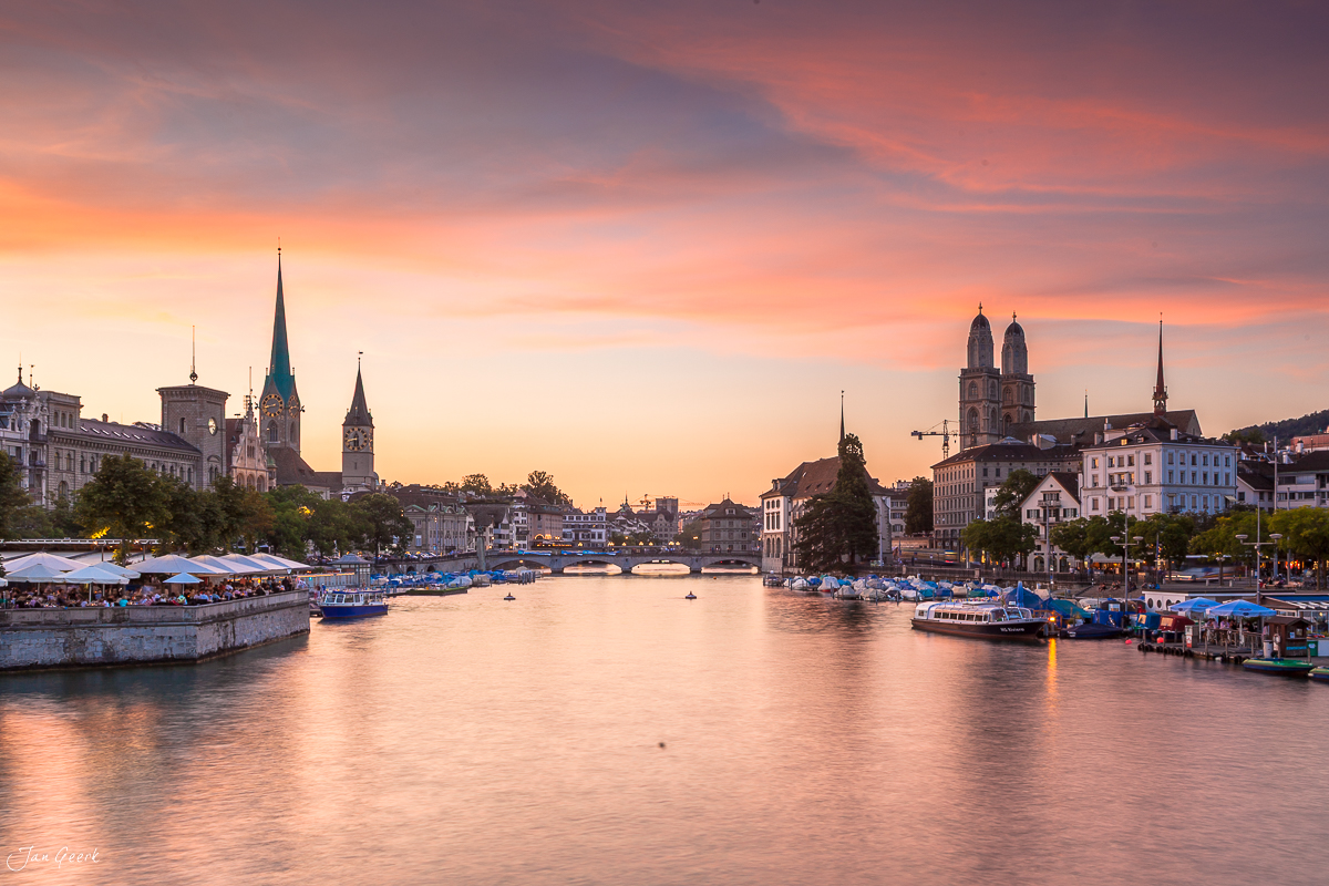 Zürich Altstadt Limmat Sonnenaufgang Sommer Schweiz Jan Geerk Fotograf Basel