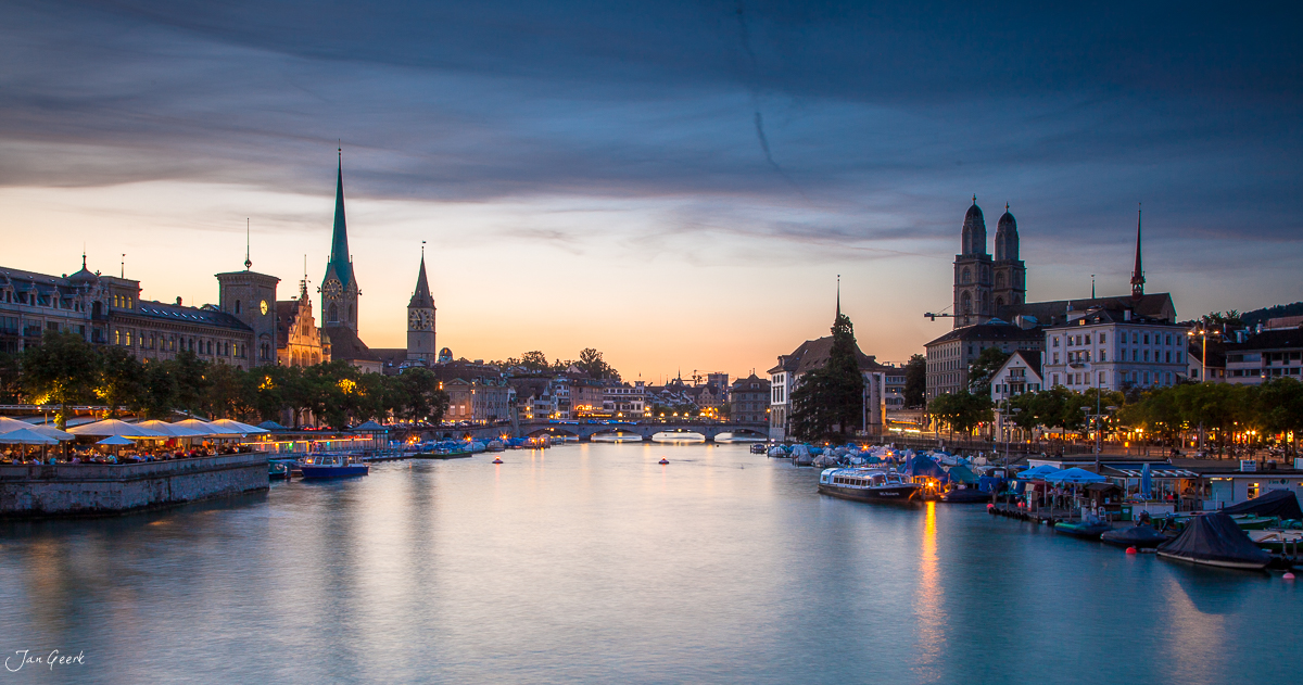 Limmatquai Altstadt Zürich Blaue Stunde Sommerabend Schweiz Jan Geerk Fotograf Basel