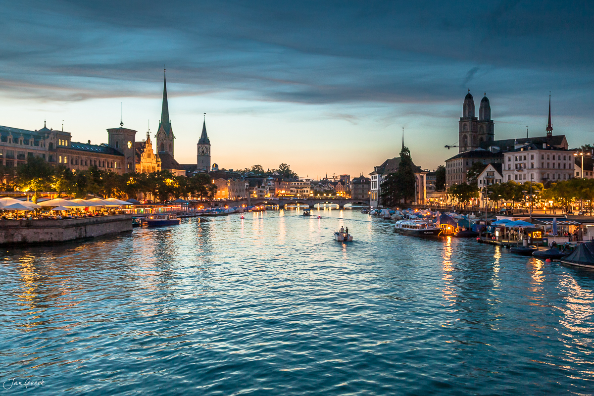 Zürich Altstadt Limmat Twilight Blaue Stunde Schweiz Jan Geerk Fotograf Basel