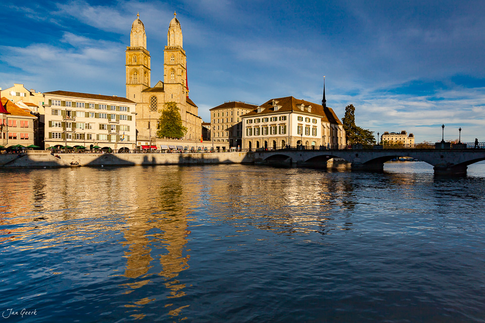 Grossmünster Zürich Limmat Sonnenaufgang Altstadt Schweiz – Jan Geerk Fotograf Basel