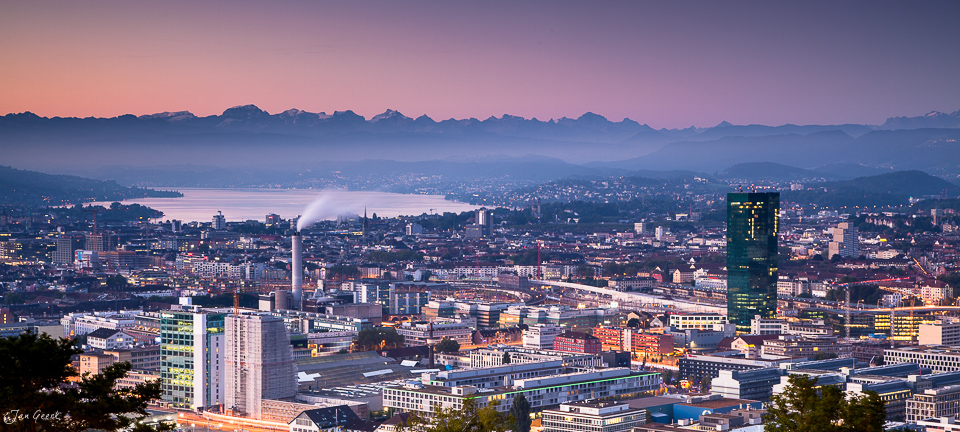 Zürich Skyline Sonnenaufgang Blaue Stunde Limmat See Schweiz Jan Geerk Fotograf Basel